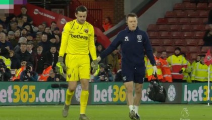  西汉姆联主帅莫耶斯率队爆冷击败卫冕冠军曼城  