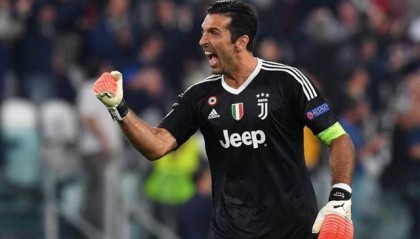  意甲传奇退役，布冯含泪告别绿茵场  