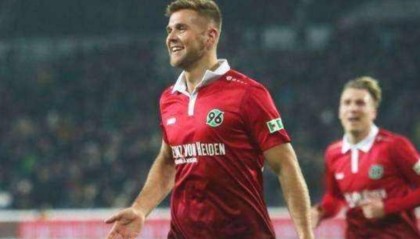  汉诺威96攻防转换流畅，德甲快速反击战术典范