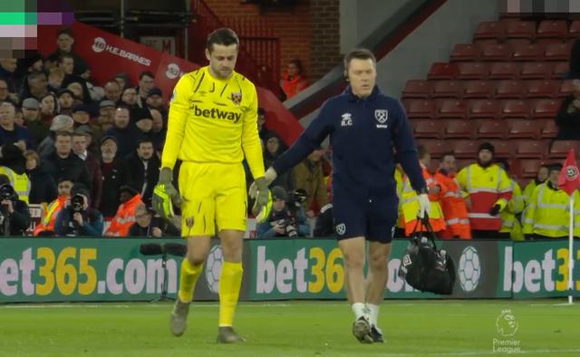  西汉姆联主帅莫耶斯率队爆冷击败卫冕冠军曼城  