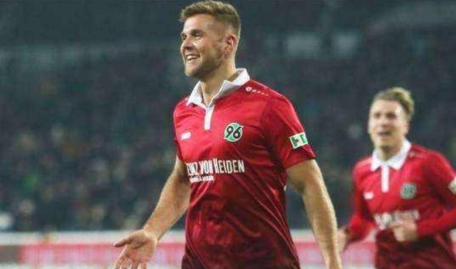  汉诺威96攻防转换流畅，德甲快速反击战术典范