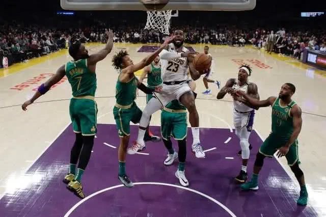  浓眉哥高效两双湖人力擒爵士冲刺季后赛