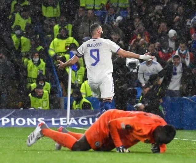  福登助攻帽子戏法曼城屠戮卢顿镇